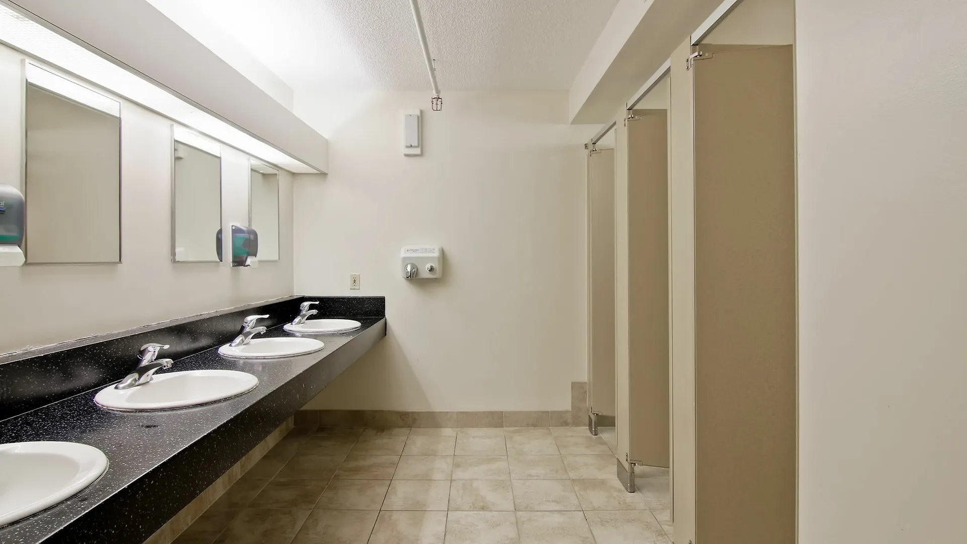 Humber College North Campus Residence Brampton 2*,  Canada